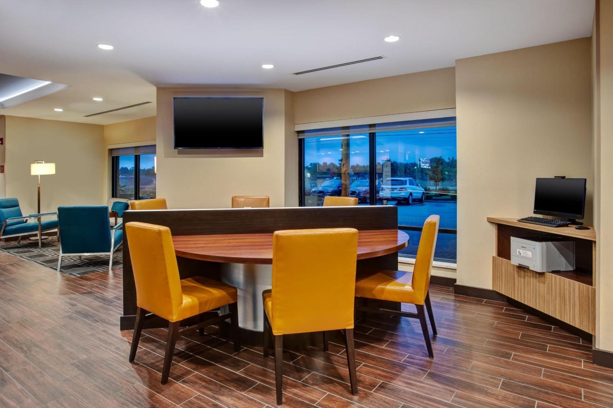 Towneplace Suites By Marriott Detroit Belleville Exterior photo