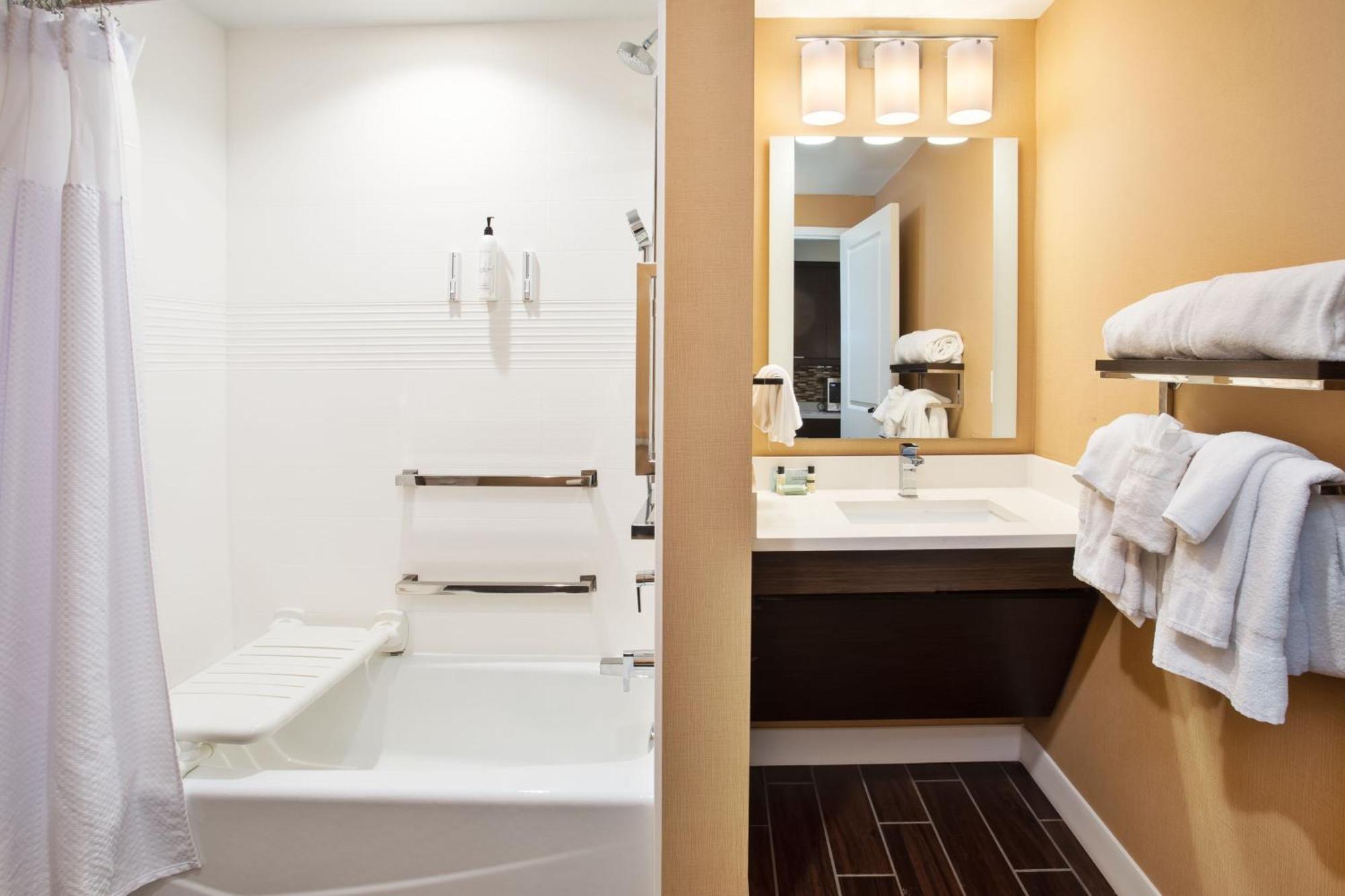 Towneplace Suites By Marriott Detroit Belleville Exterior photo