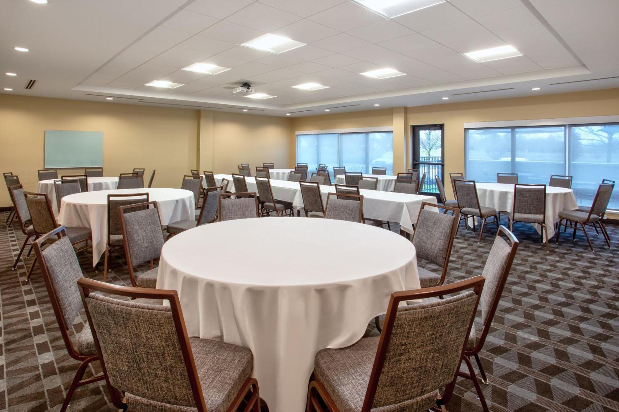 Towneplace Suites By Marriott Detroit Belleville Exterior photo