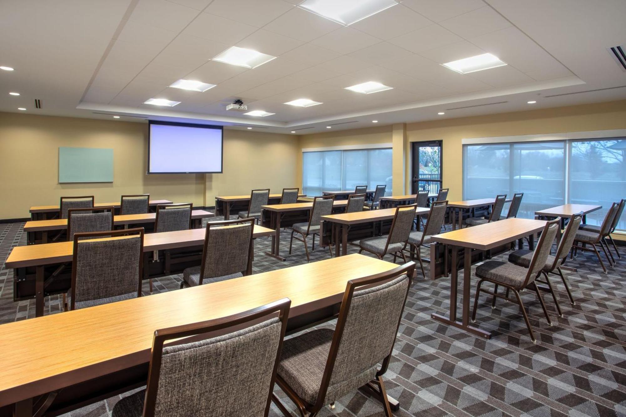 Towneplace Suites By Marriott Detroit Belleville Exterior photo