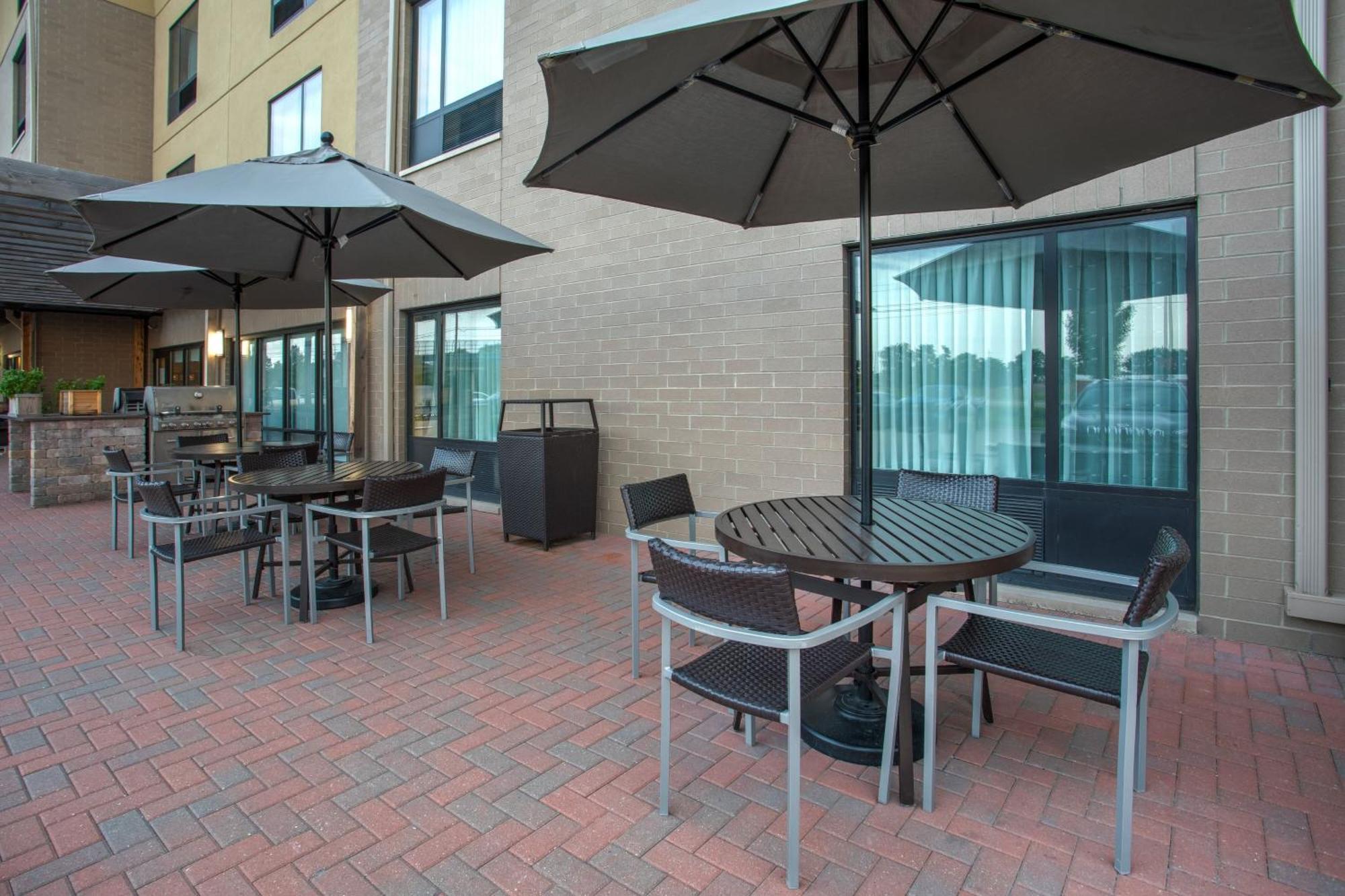 Towneplace Suites By Marriott Detroit Belleville Exterior photo