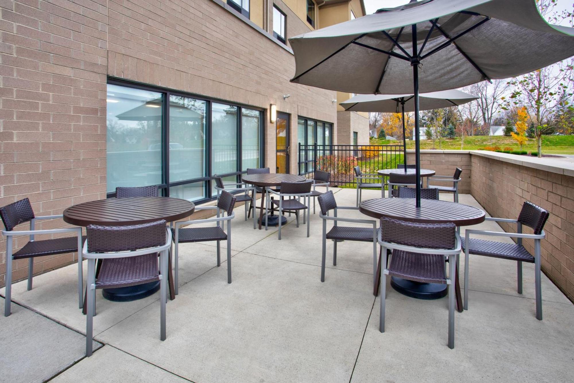 Towneplace Suites By Marriott Detroit Belleville Exterior photo