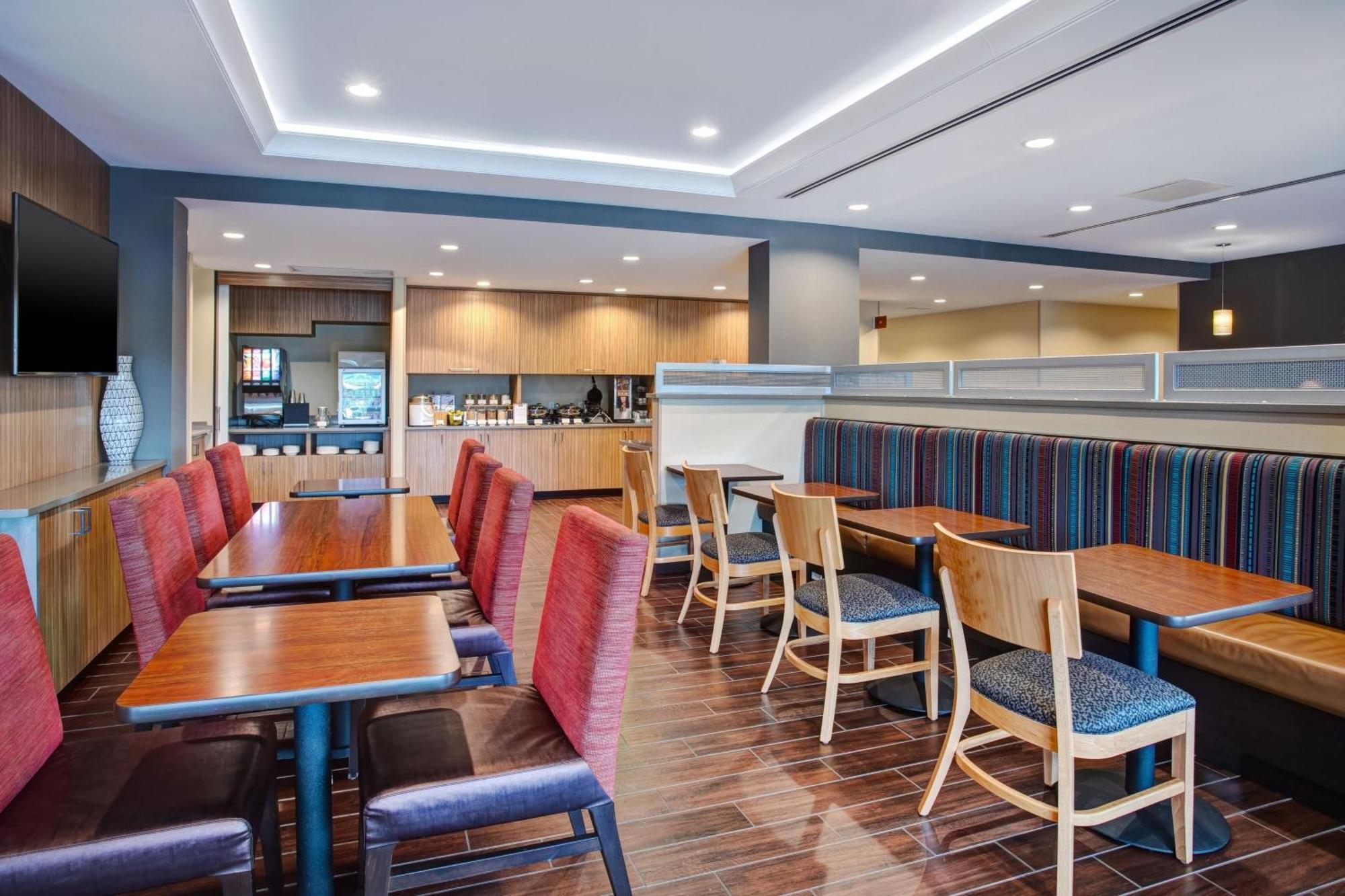 Towneplace Suites By Marriott Detroit Belleville Exterior photo